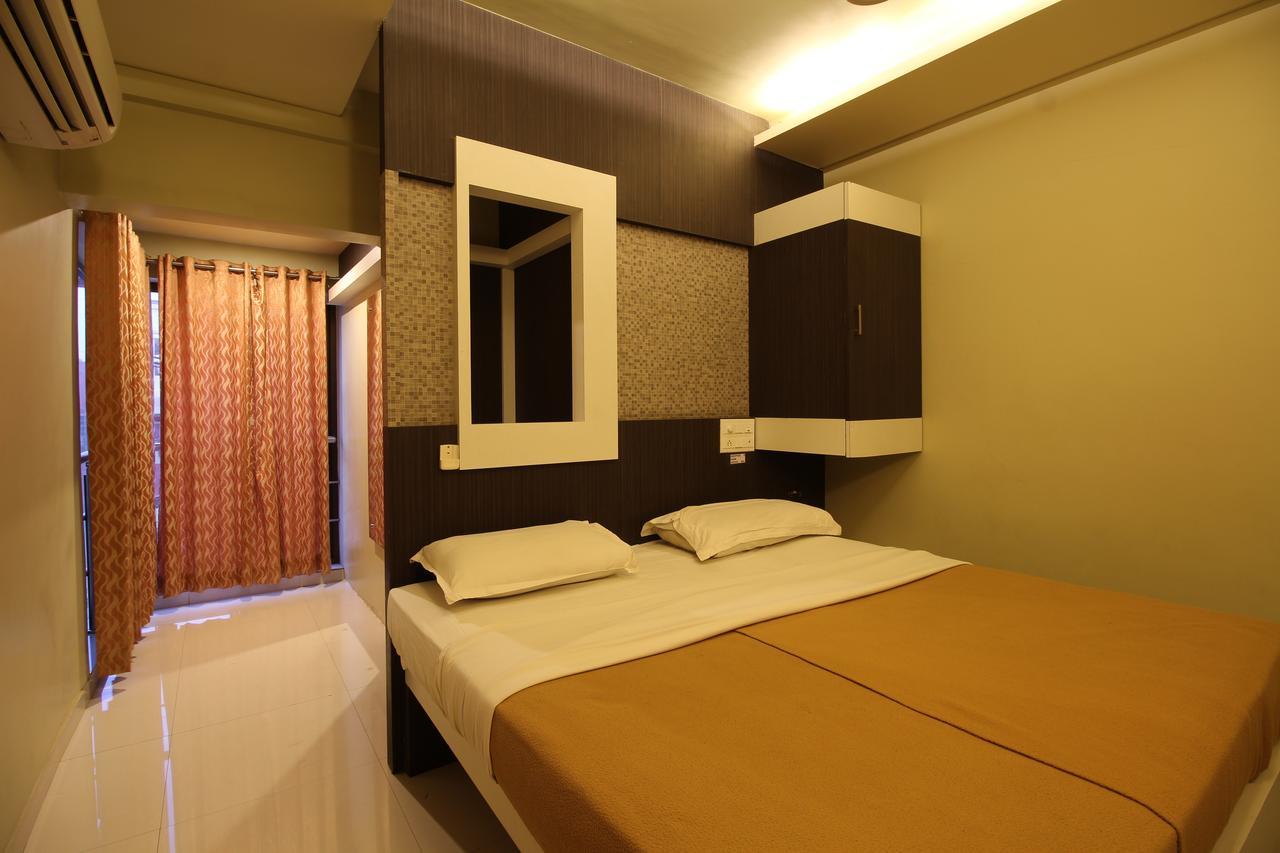 Hotel Sham Suman Kolhapur Bagian luar foto